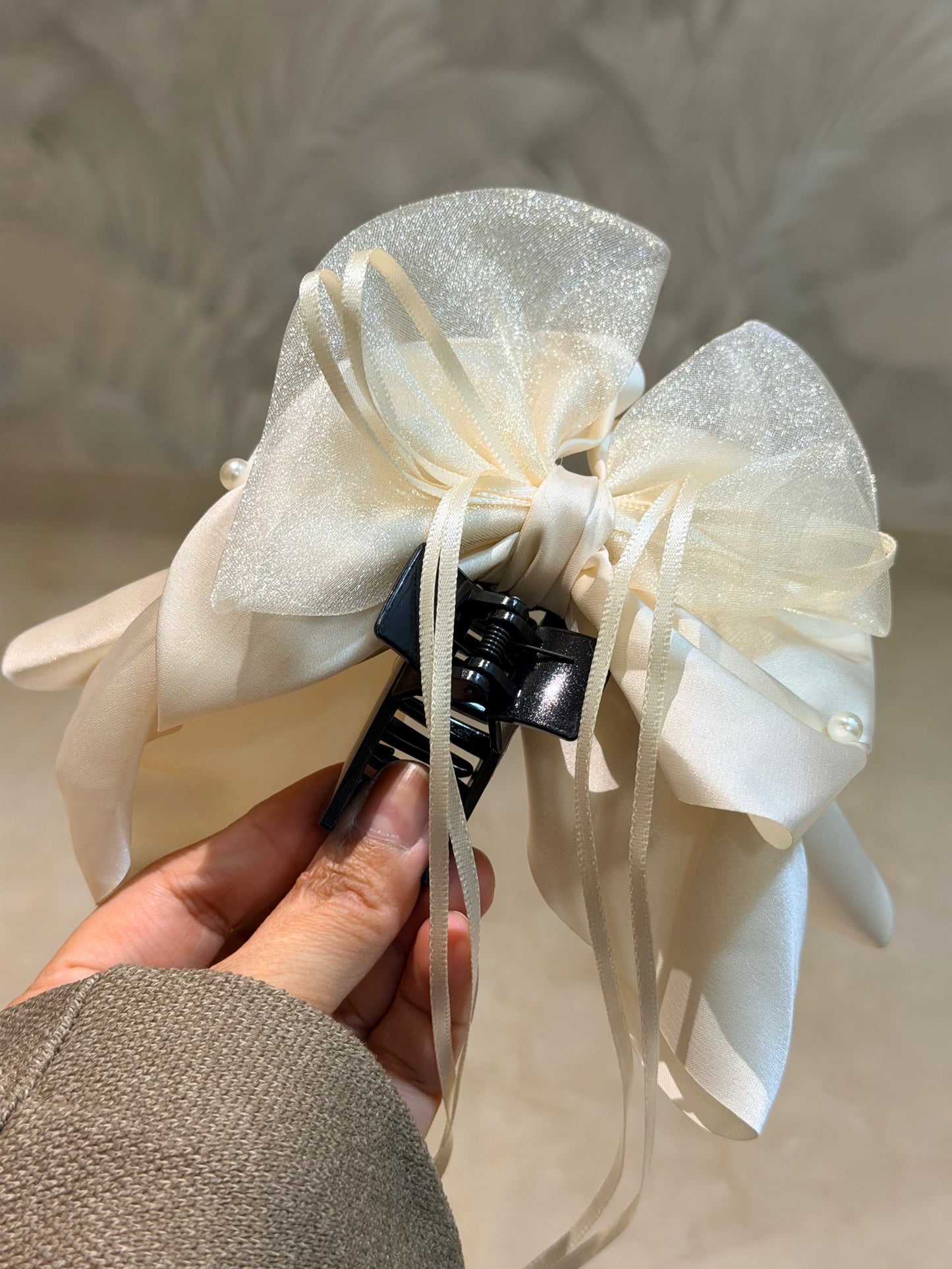Midnight Bow Pearl Hair Claw
