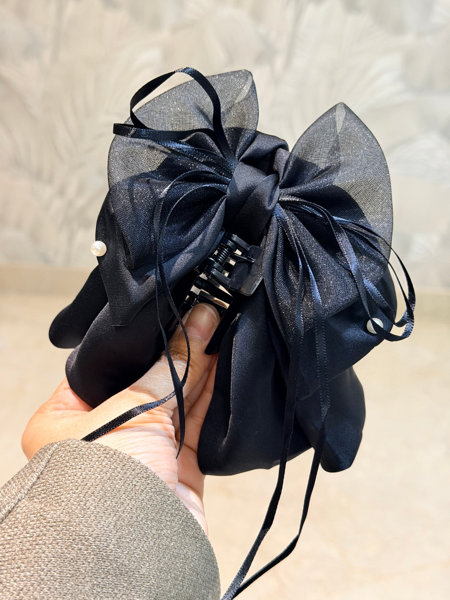 Midnight Bow Pearl Hair Claw