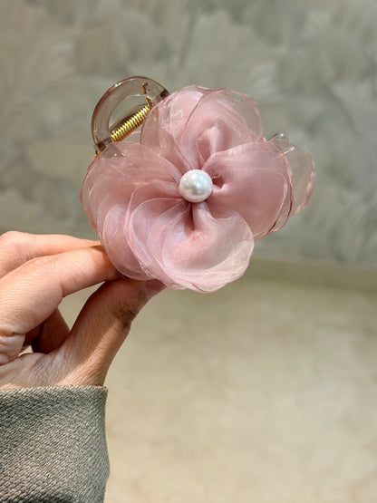 Petal Pearl Hair Claw