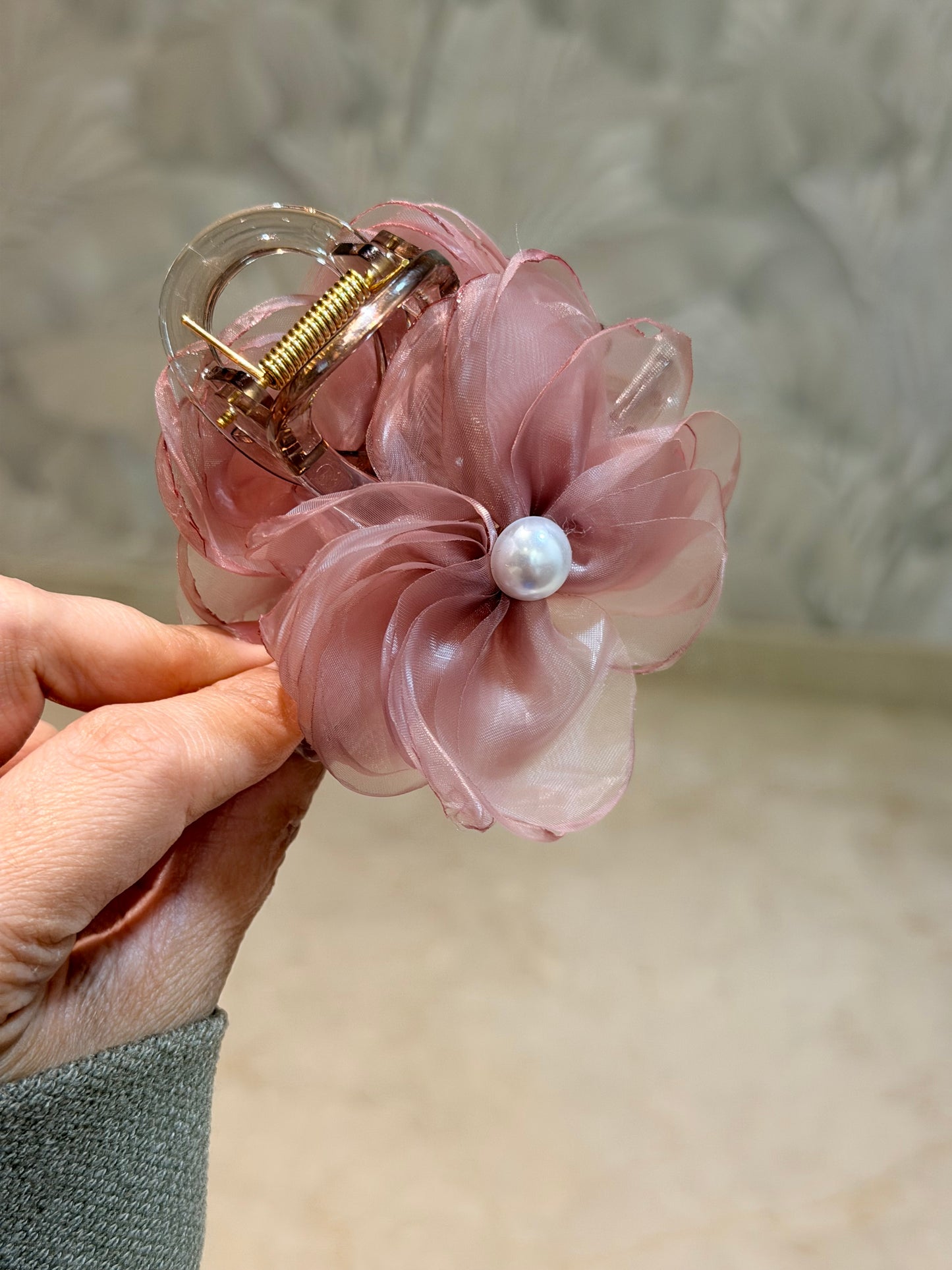 Petal Pearl Hair Claw